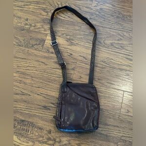 Genuine Osgoode Cowhide Leather McKenzie Messenger Bag